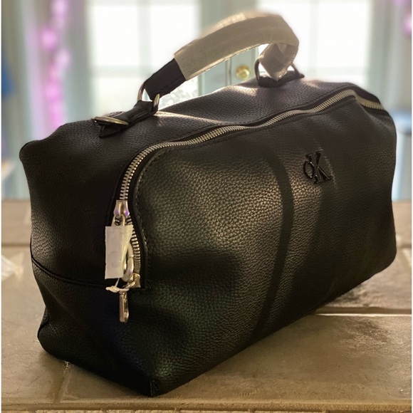 Gorgeous Black Leather CK Bag - Picture 4 of 16